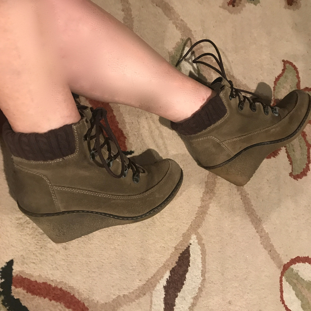 Suede Khaki wedges boots